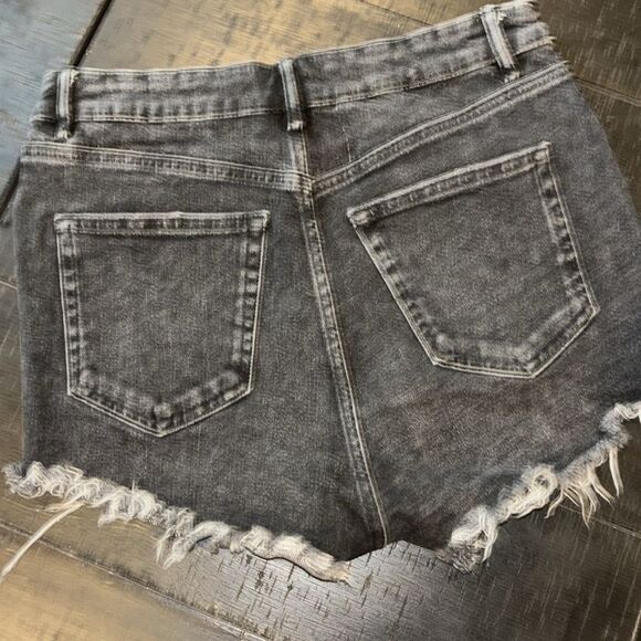 Zara Black Denim Booty Cutoff Distressed Stretch Denim Jean Shorts 8‌‌‌‌‌ - Picture 4 of 4